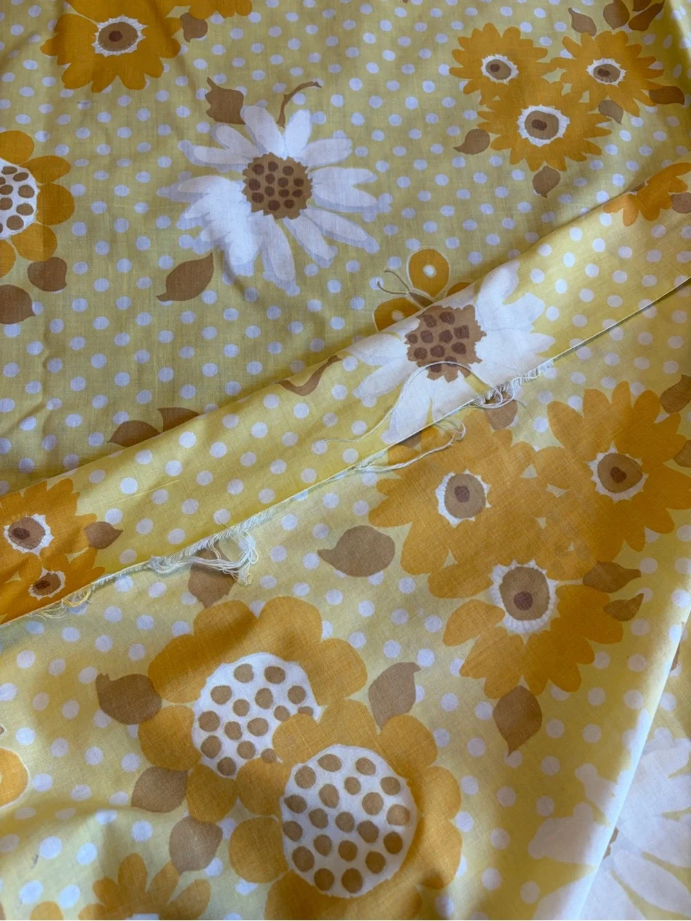 Vintage 1970s Pequot Twin Flat Sheet Yellow Floral Daisy Polka Dot 72x104
